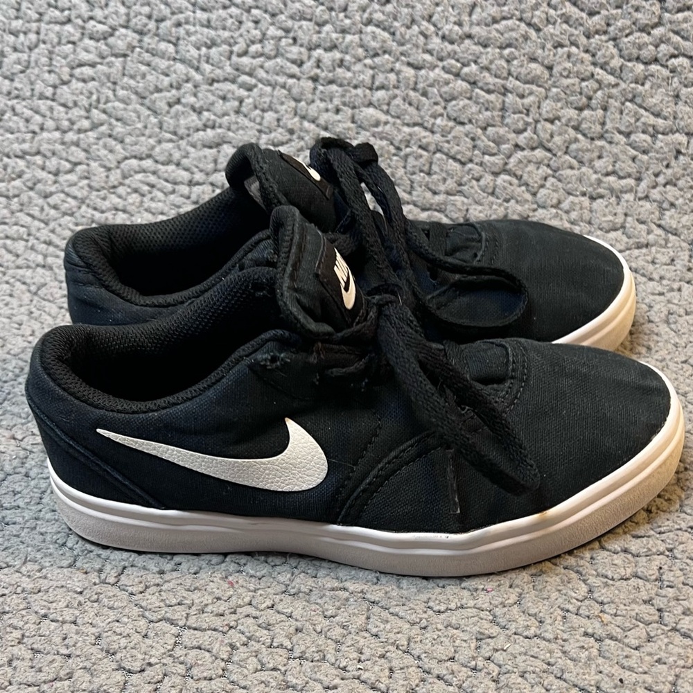 Nike SB Charge Canvas Skate Shoes Little Boys Size 1.5Y Black And White 905371